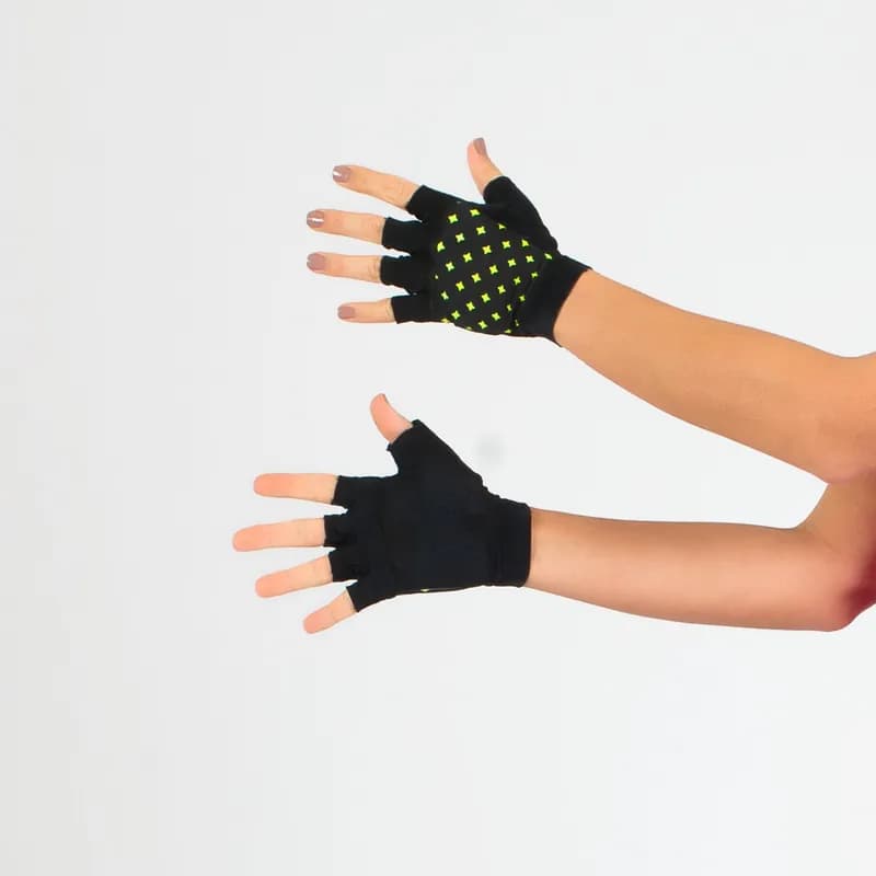 Women's Diamond Dots Short Finger Glove — image 1 of 1