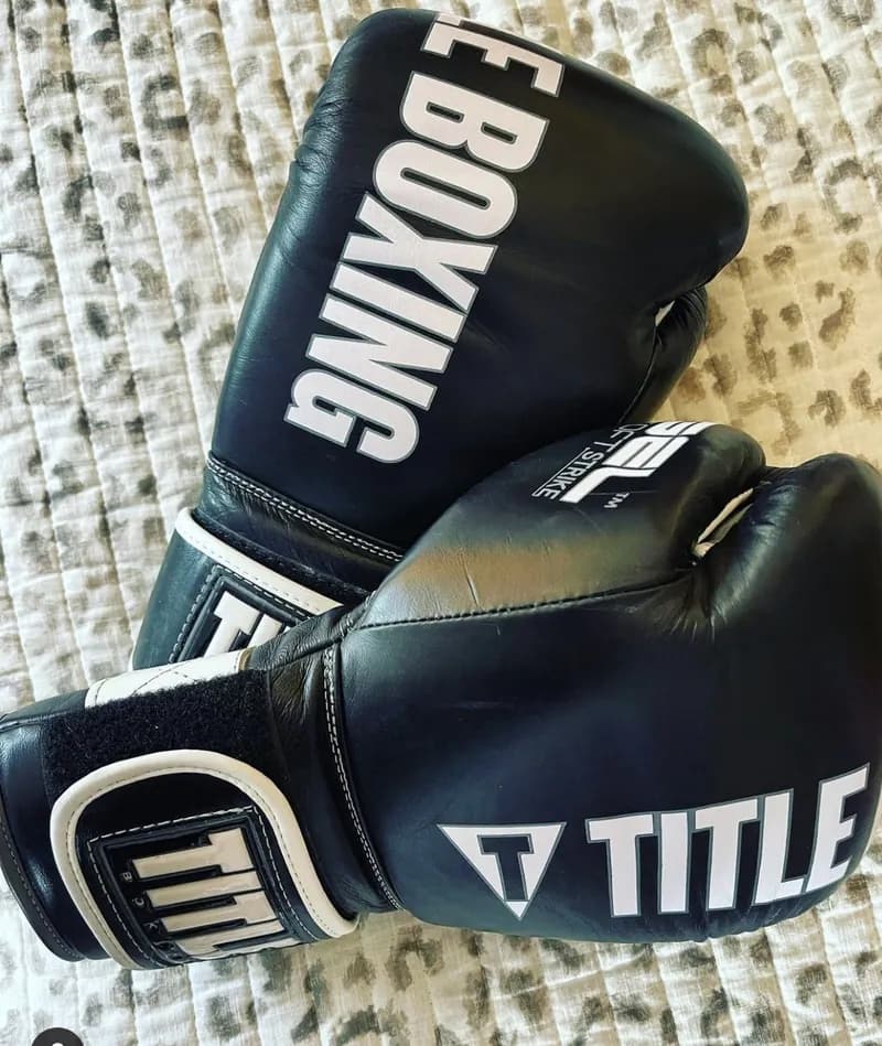 TITLE Boxing Gel Soft Strike Bag Boxing Gloves — image 1 of 1